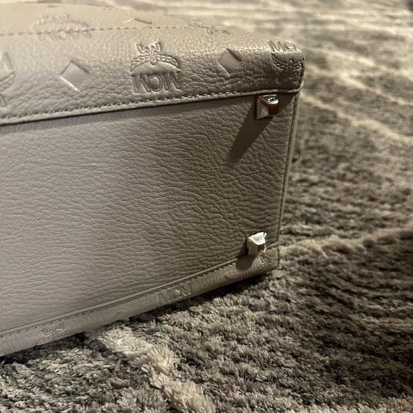 МСМ Leather Visetos Embossed Tote - Picture 5 of 12